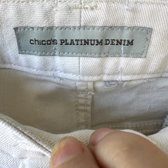 Chico's Platinum Denim Sz 14 Cream Ultimate Fit Slim Straight Leg 5 Pocket Jeans - Picture 6 of 8